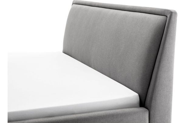 Upholstered bed 140x200 - Frieda