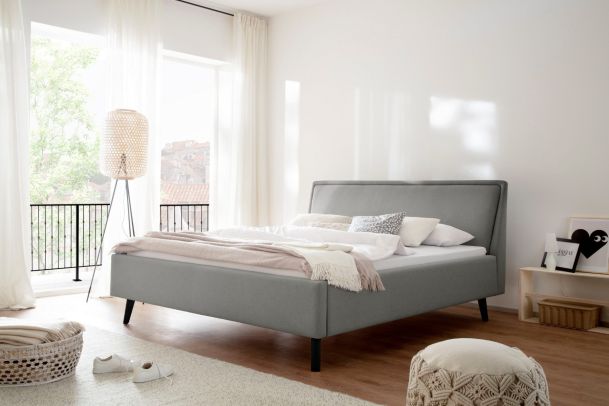 Upholstered bed 140x200 - Frieda