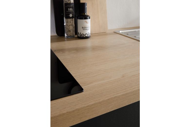 Kitchen with electrical appliances - Malfi